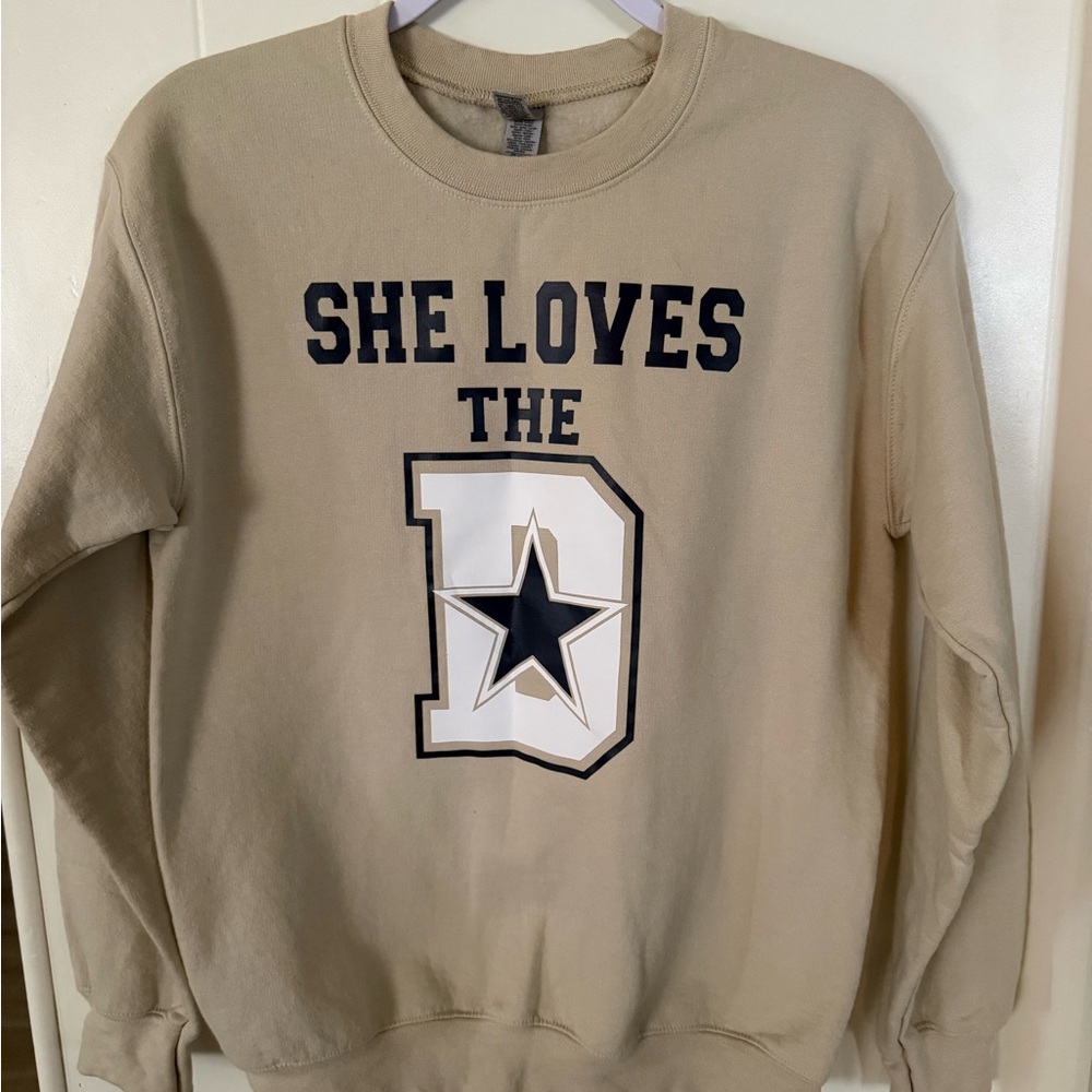Gildan Cream Crewneck Sweatshirt with Black Logo Tag